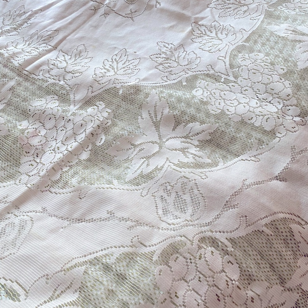 VINTAGE LACE ECRU TABLECLOTH